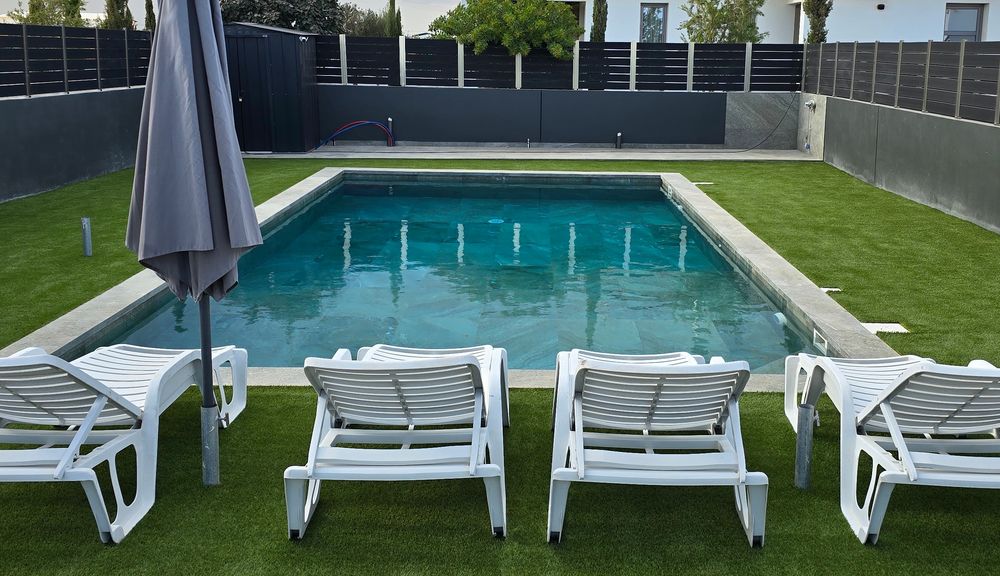 basen w domu na cyprze