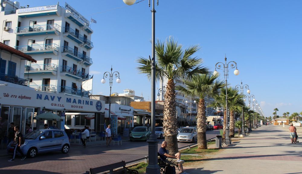 cypr - larnaka - plaża przy Finikoudes