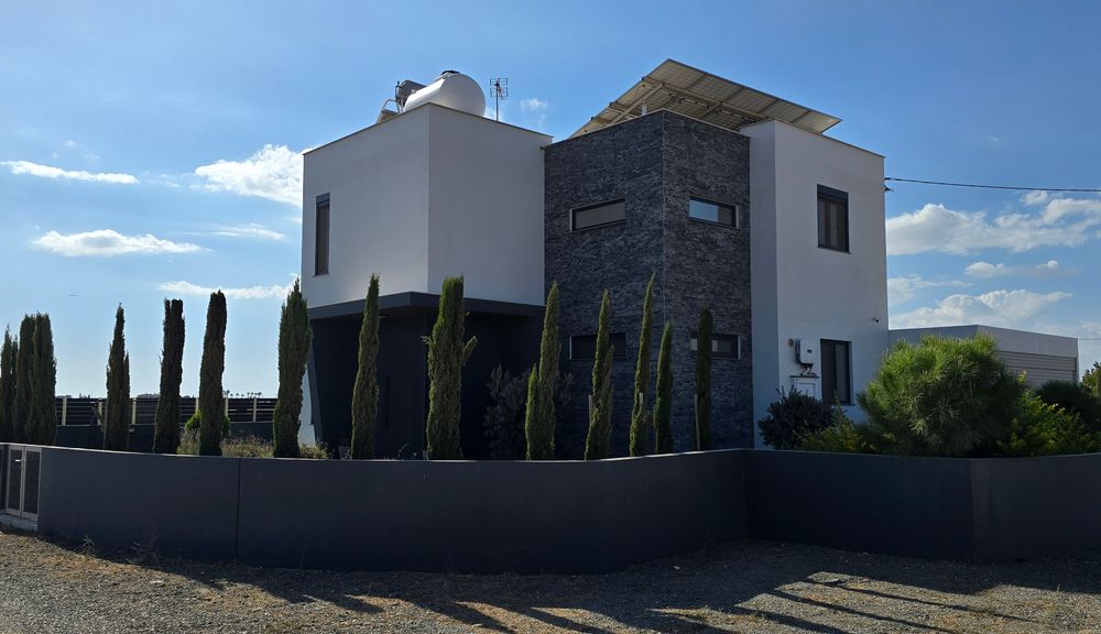 nowo wybudowany dom na cyprze